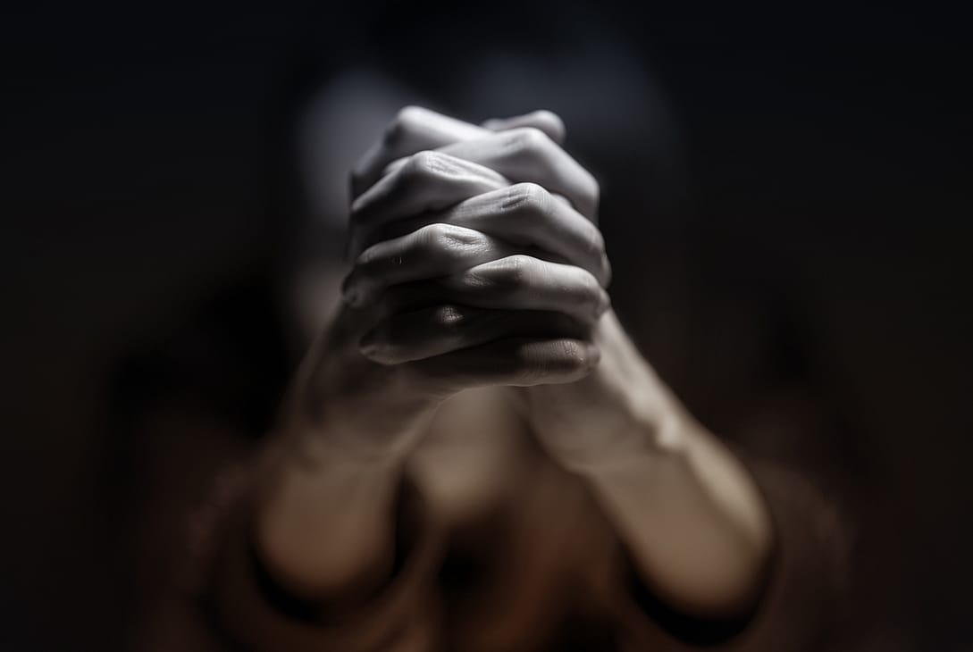 Les 4 intervenants de la priere.Lcmv La priere peut tout changer. Seulement il faudrait la faire avec precision.La priere.Lacroixmavie.com